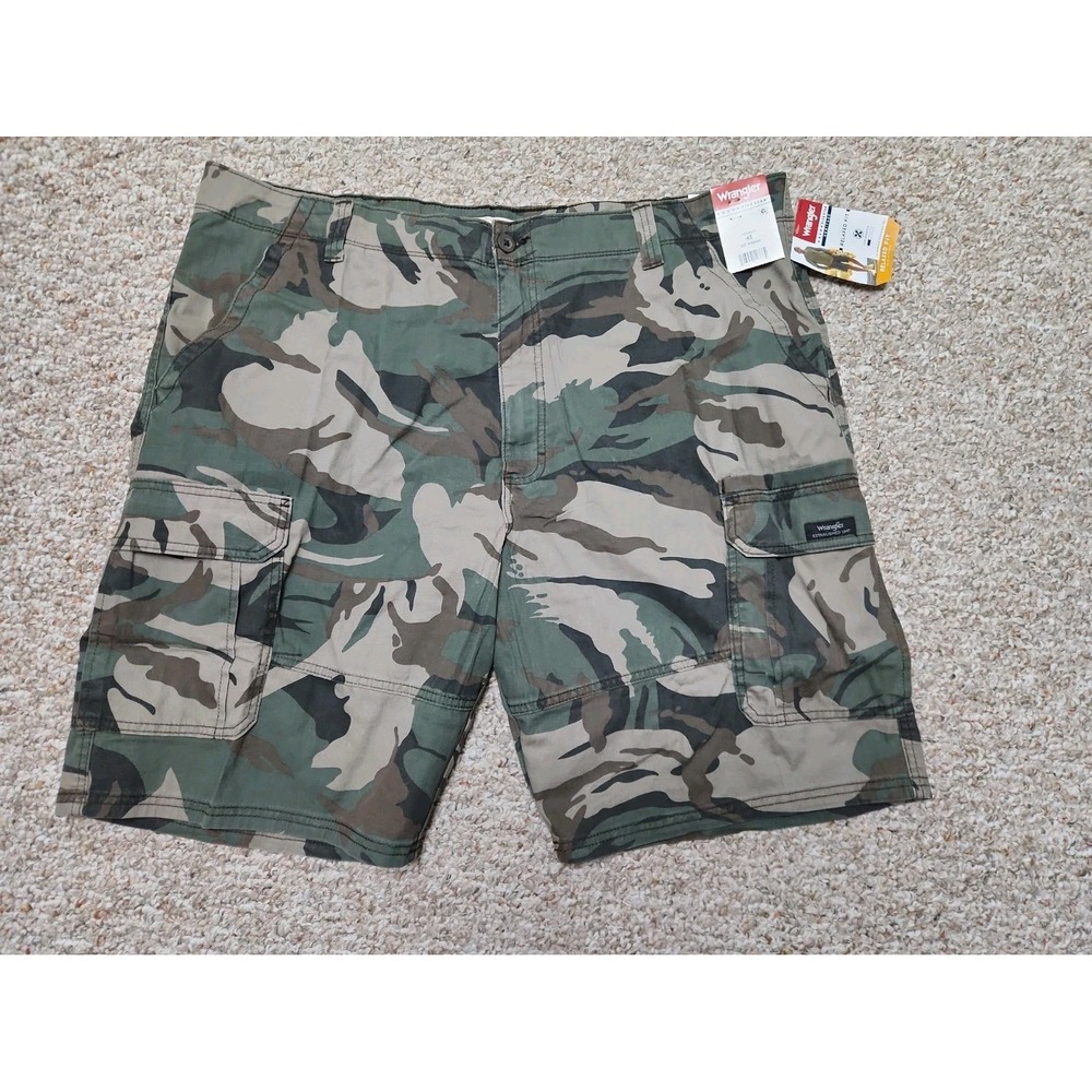 Wrangler Mens 42 Camo Relaxed Fit Cargo Shorts 10 Inseam NWT 112336219